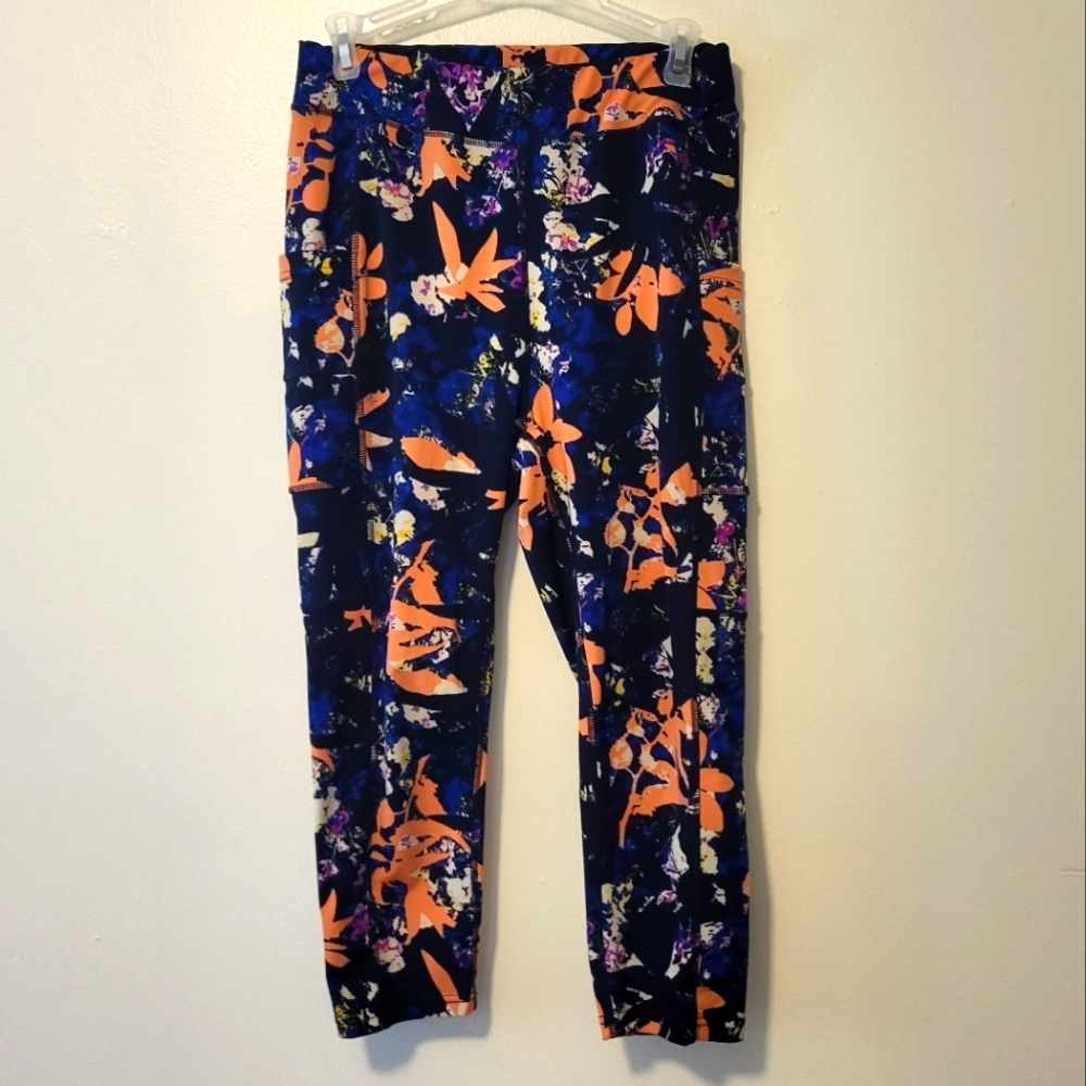 Women's pop fit capri leggings Size Large NWOT